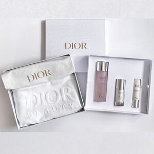 DIOR CAPTURE TOTALE Full Size Set - 6 Pcs (Eye Serum, Le Serum, Essence & Towel)